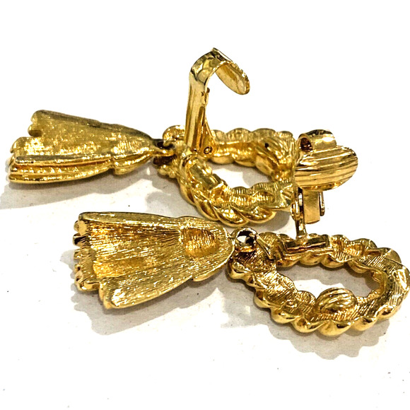 Vintage clip on earrings textured dimensional golden dangles elegant chic dressy - Picture 6 of 6
